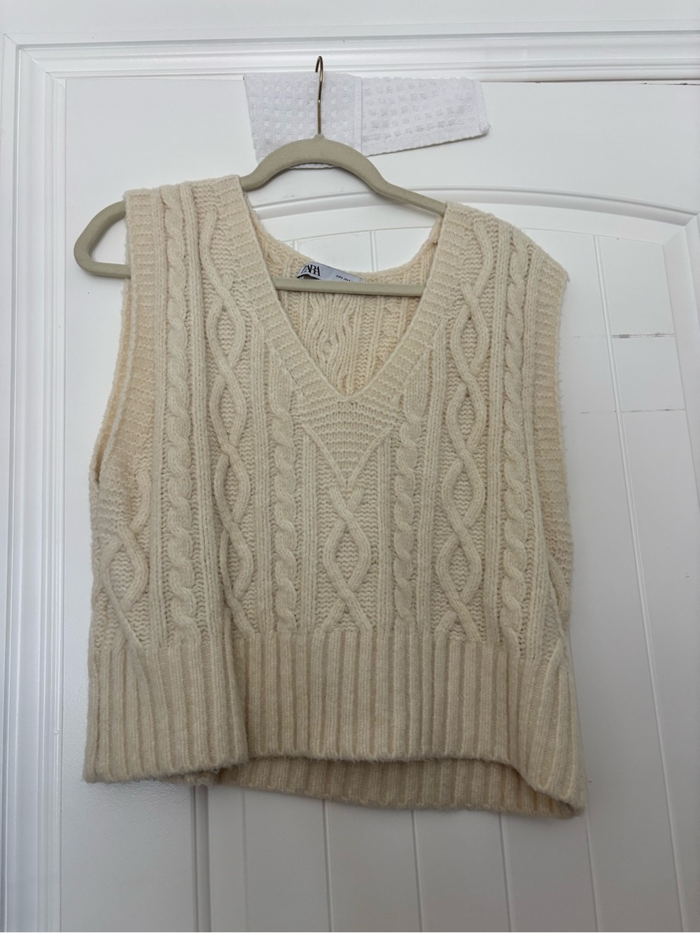 Zara Ivory Cable-Knit V-Neck Sweater Vest